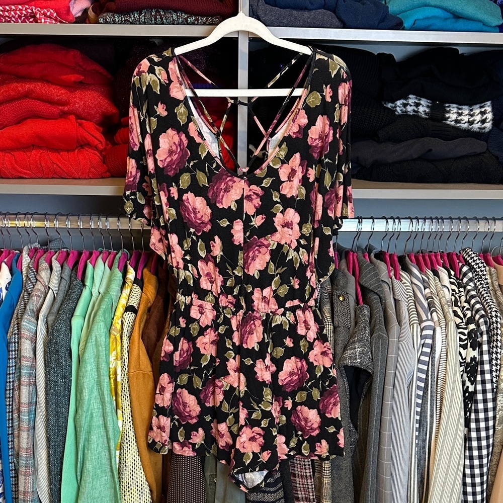 American Eagle black/pink floral short sleeve elastic waistband romper size XXS